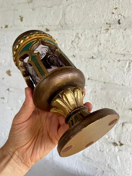 Portavela En Madera Tallada Con Vidrio