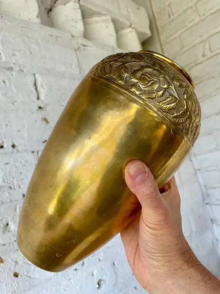 Florero En Bronce Repujado - India 1940