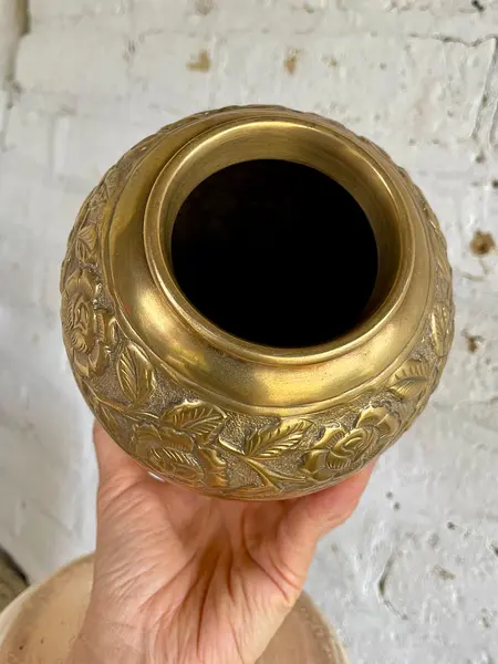 Florero En Bronce Repujado - India 1940