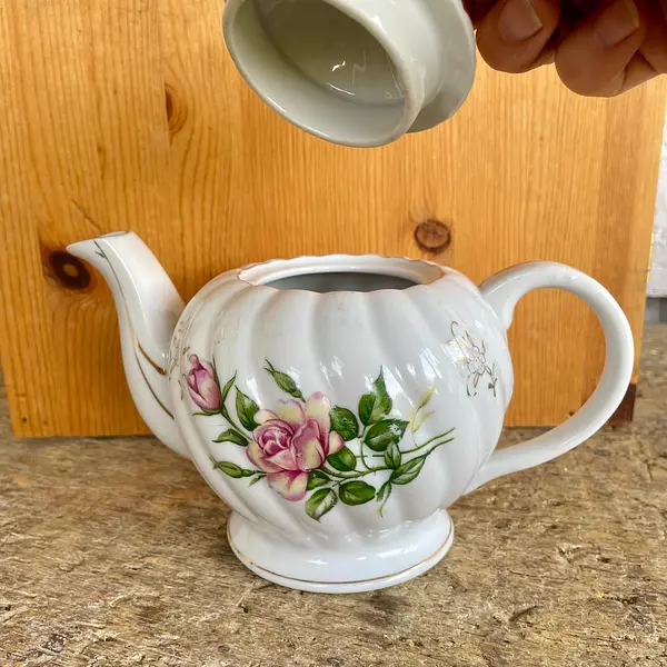 Tetera Porcelana Con Tapa Y Pico Vertedor