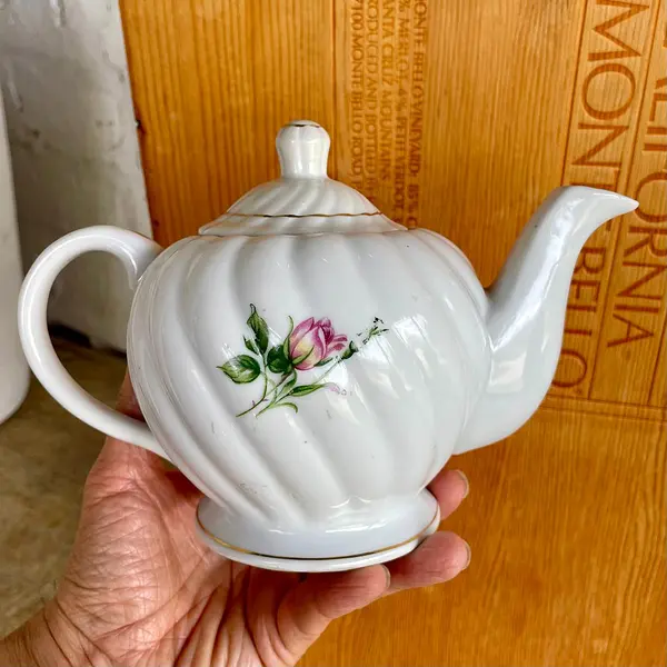 Tetera Porcelana Con Tapa Y Pico Vertedor