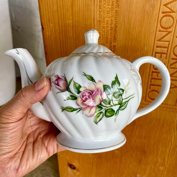 Tetera Porcelana Con Tapa Y Pico Vertedor