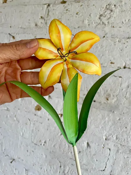 Lirio Metálico Con Gancho De Colgar