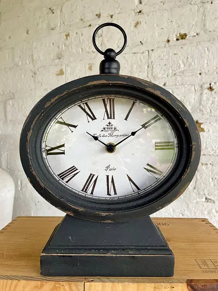 Reloj De Pila Ovalado Con Caja De Madera