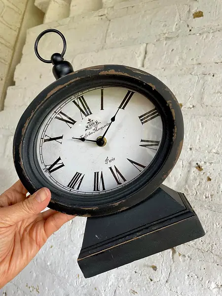 Reloj De Pila Ovalado Con Caja De Madera