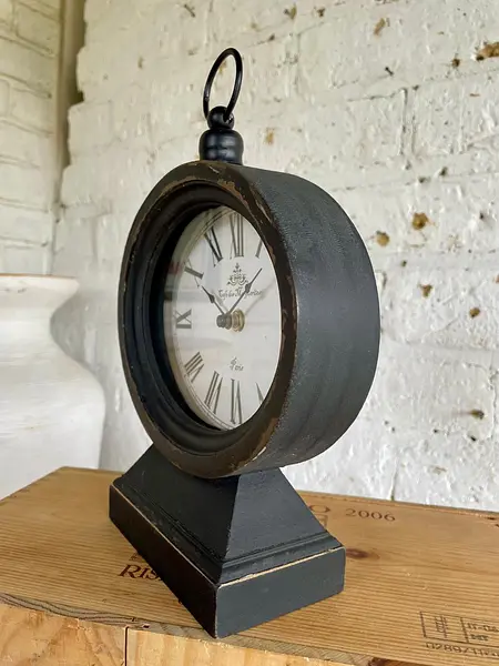 Reloj De Pila Ovalado Con Caja De Madera