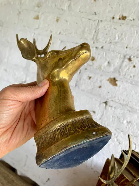 Venados Tranca Libros En Bronce - Corea 1950