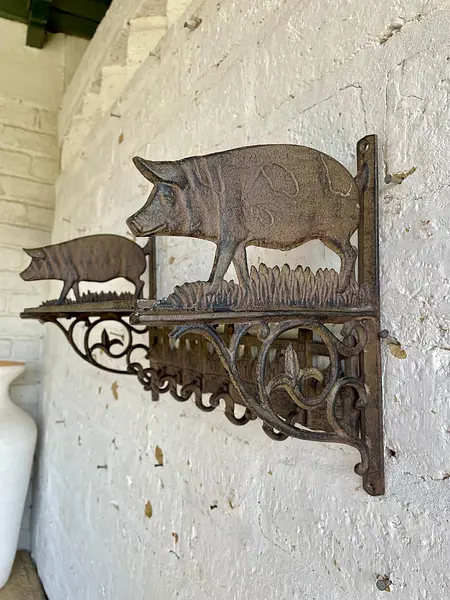 Repisa Perchero En Hierro Fundido Con Figura De Cerdos