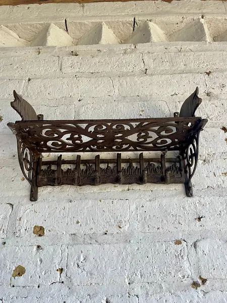 Repisa Perchero En Hierro Fundido Con Figura De Cerdos