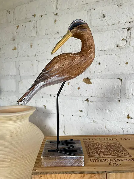 Garza Tallada En Madera Y Patas Metálicas