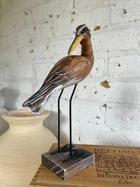 Garza Tallada En Madera Y Patas Metálicas
