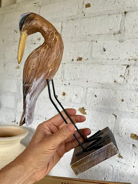 Garza Tallada En Madera Y Patas Metálicas