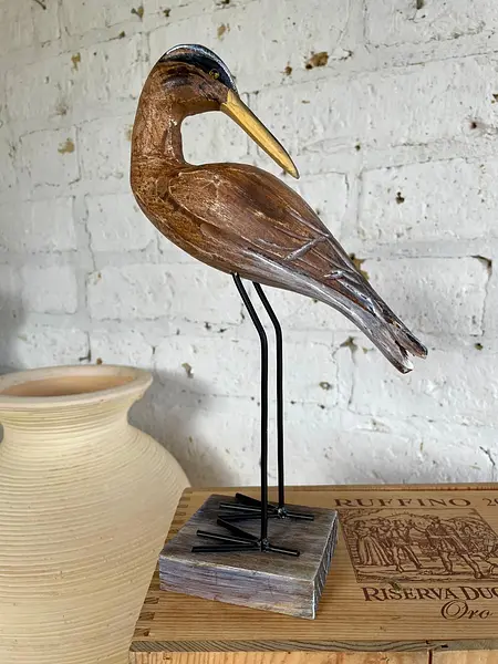 Garza Tallada En Madera Y Patas Metálicas