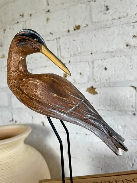 Garza Tallada En Madera Y Patas Metálicas