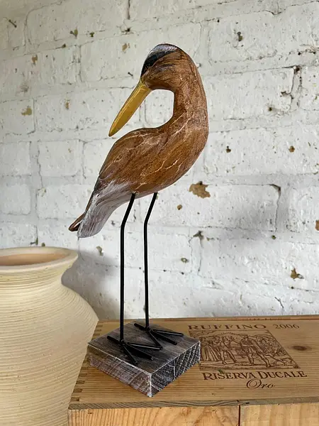 Garza Tallada En Madera Y Patas Metálicas