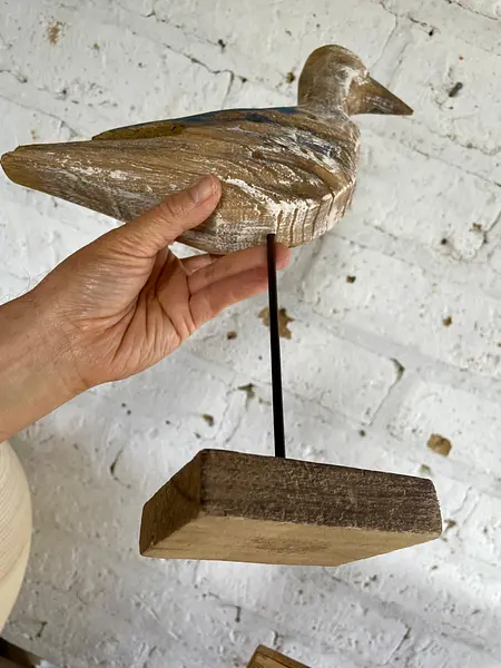 Gaviota Sobre Pedestal Y Acabado Azul Envejecido