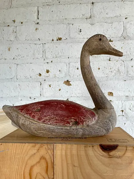 Pato De Madera Rústico Grande Con Acabado Desgastado