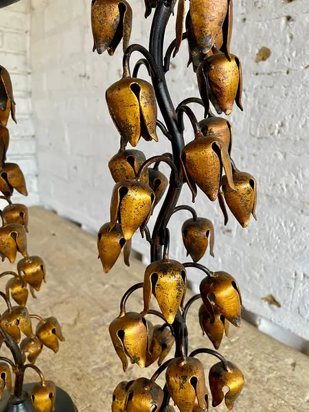 Par De Candelabros Metálicos Dorados Lirios De Los Valles