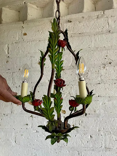 Lámpara De Araña Metálica Con Hojas Y Flores