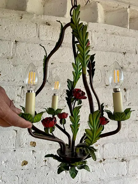 Lámpara De Araña Metálica Con Hojas Y Flores