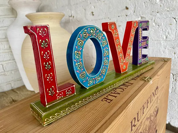 Letrero Love Sobre Base - India 1990