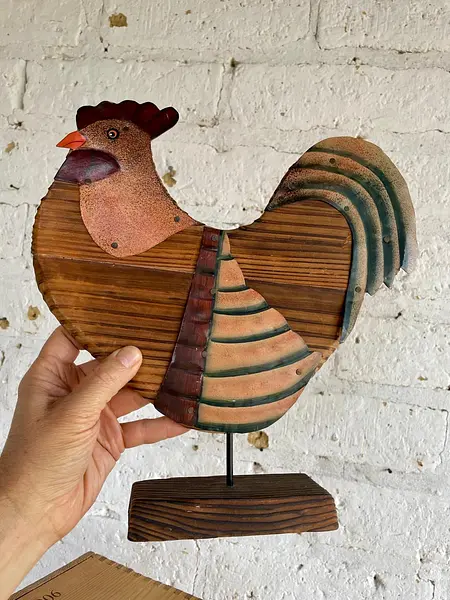 Figura De Gallo Rústico De Madera Y Metal
