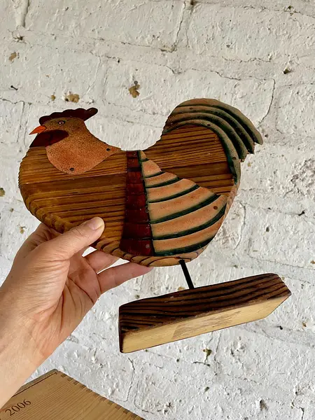 Figura De Gallo Rústico De Madera Y Metal