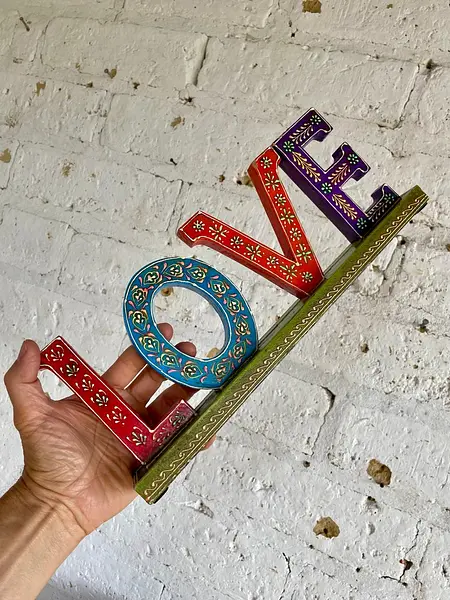 Letrero Love Sobre Base - India 1990