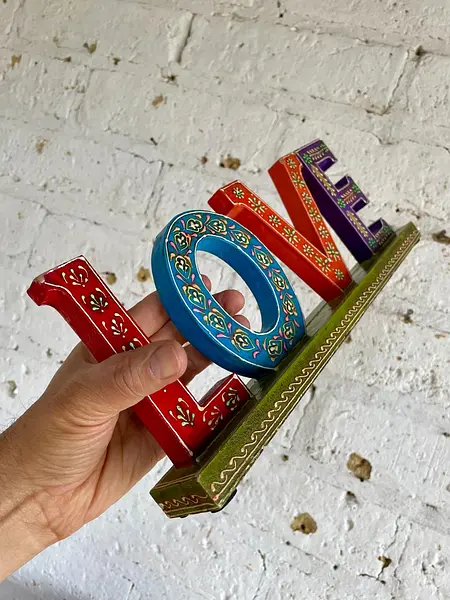 Letrero Love Sobre Base - India 1990