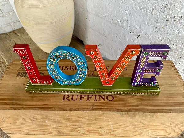 Letrero Love Sobre Base - India 1990