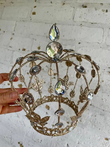 Corona Estilo Imperial De Estructura Metálica Y Purpurina