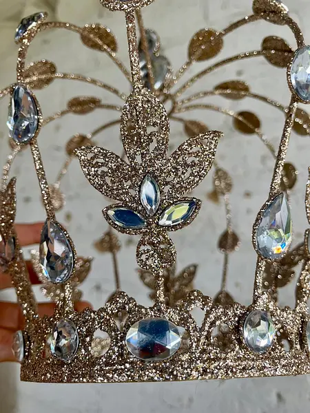 Corona Estilo Imperial De Estructura Metálica Y Purpurina