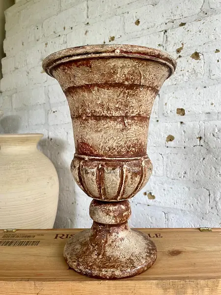 Copón Metálico Decorado Con Pintura Desgastada