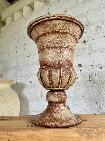 Copón Metálico Decorado Con Pintura Desgastada