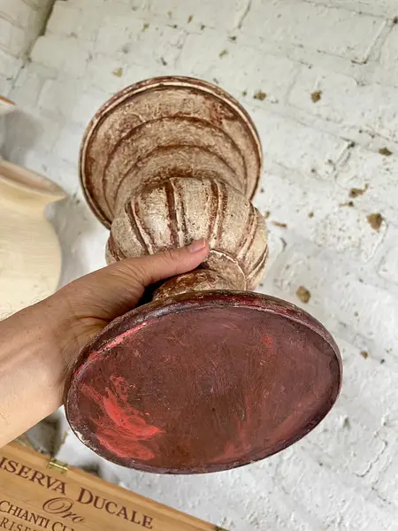 Copón Metálico Decorado Con Pintura Desgastada