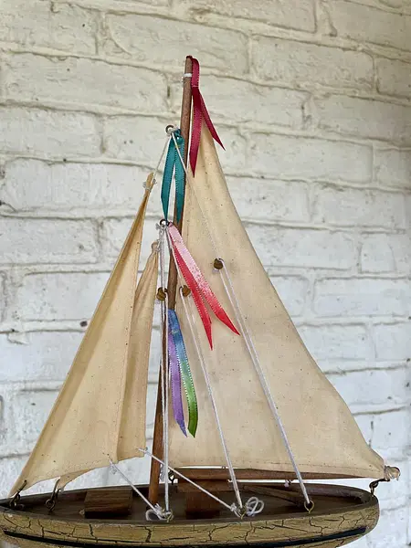 Velero Rústico De Madera Y Lona