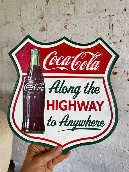 Escudo Coca Cola Por La Autopista...
