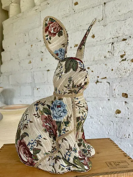 Conejo Artesanal Forrado En Tela De Jacquard Y Millaré