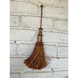 Borla Decorativa Clásica En Tonos Oro Viejo Y Granate