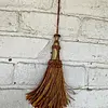 Borla Decorativa Clásica En Tonos Oro Viejo Y Granate