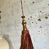 Borla Decorativa Clásica En Tonos Oro Viejo Y Granate