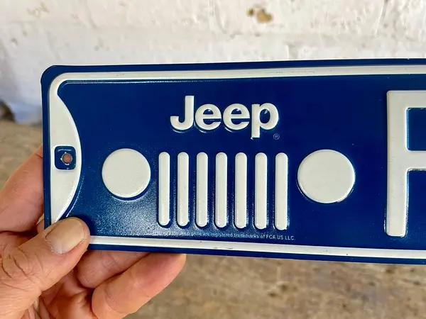 Letrero Metáico Jeep Four Wheel Dr.