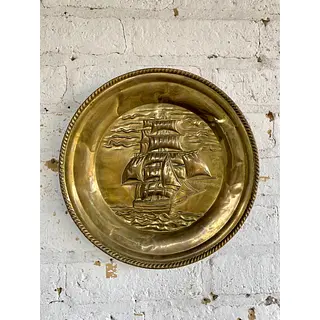 Plato Con El Velero Thermopylae En Relieve - Inglaterra 1950