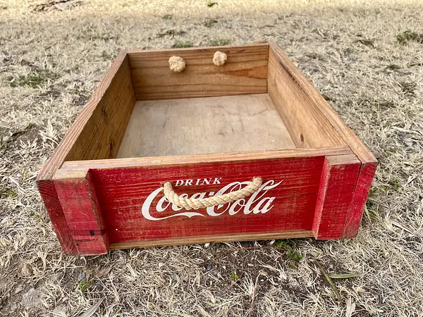 Caja Coca Cola Rústica Y Manijas Anudadas En Los Laterales