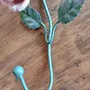 Percha Metálica Con Rosa De Resina