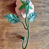 Percha Metálica Con Rosa De Resina