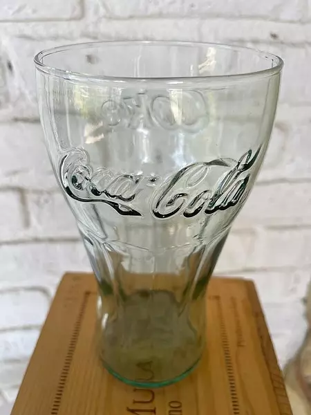Jarro Transparente Con La Marca Coca Cola