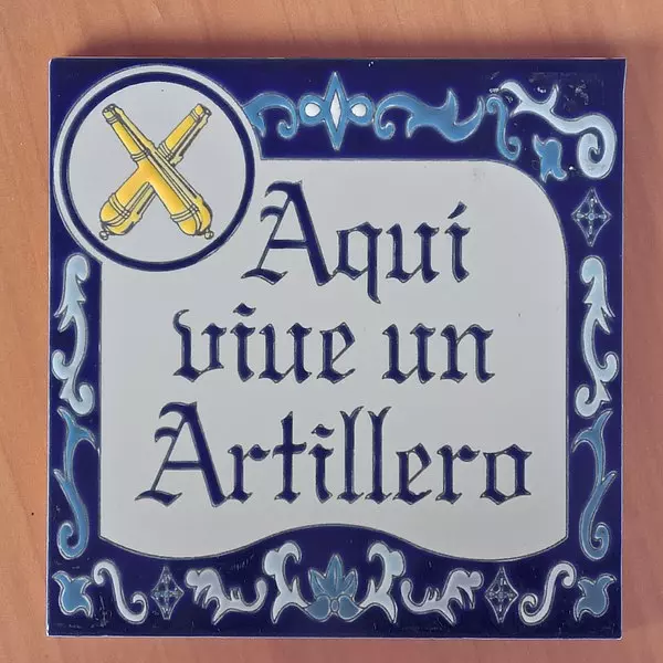 Baldosa Aquí Vive Un Artillero 15 X 15 Cm.