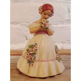 Muñeca Con Cinturón Rosado / Azul Y Tocado De Flores